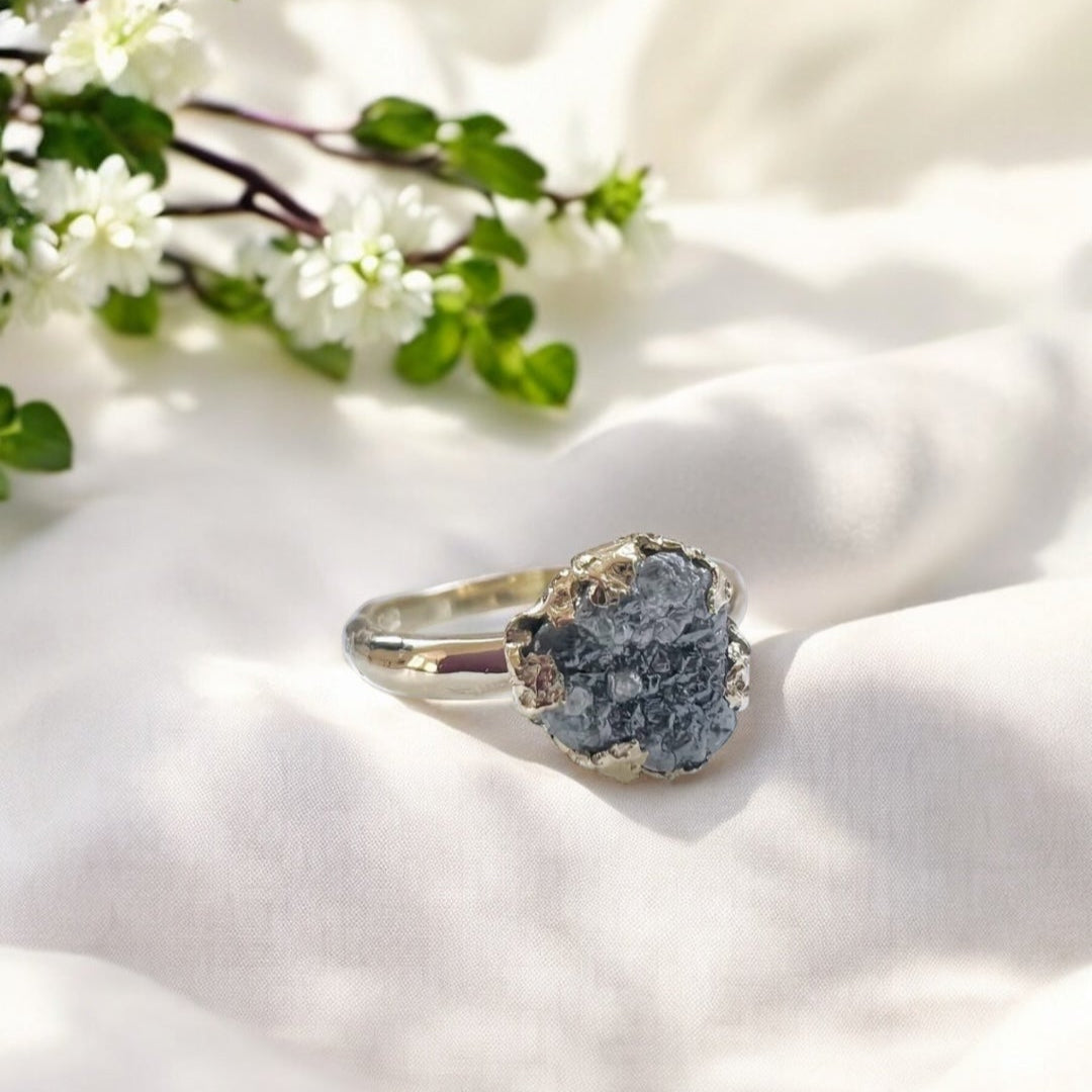 Anello con diamante grezzo