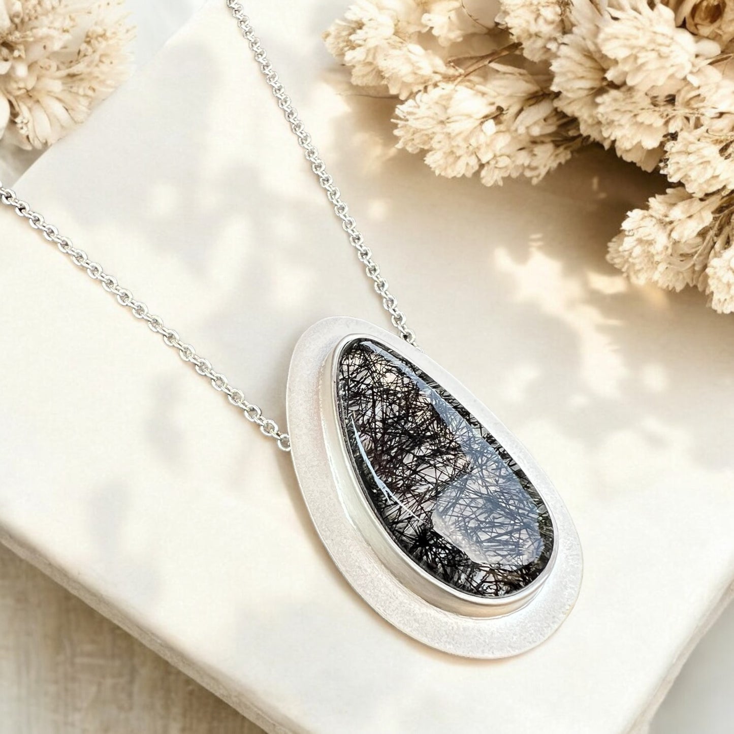 Collana con quarzo tormalinato