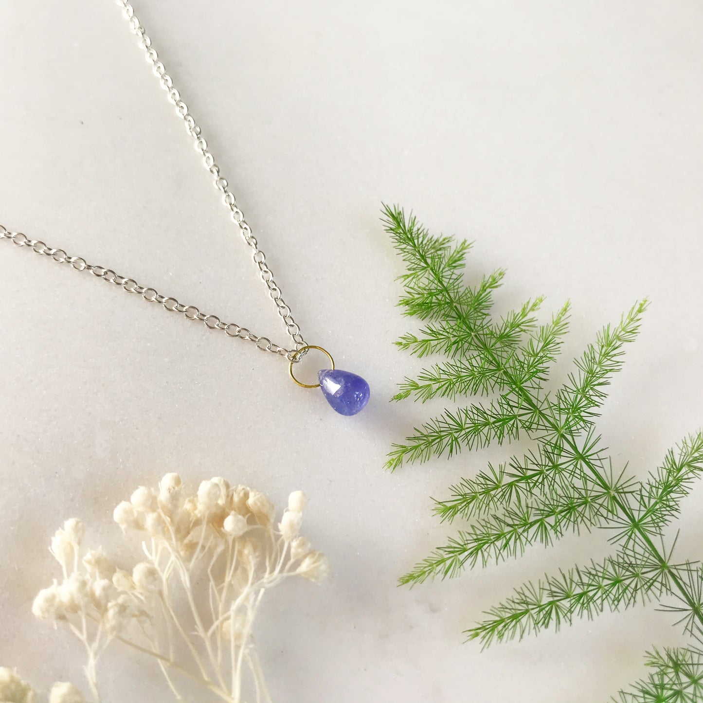 Collana con goccia in Tanzanite e oro