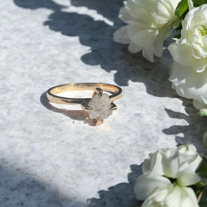 Anello in oro con diamante grezzo