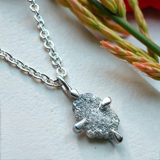 Collana con diamante grezzo