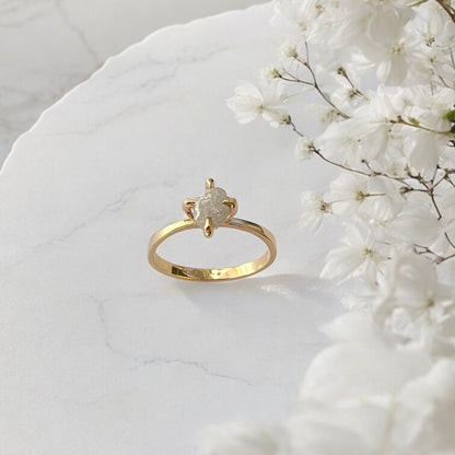Anello in oro con diamante grezzo