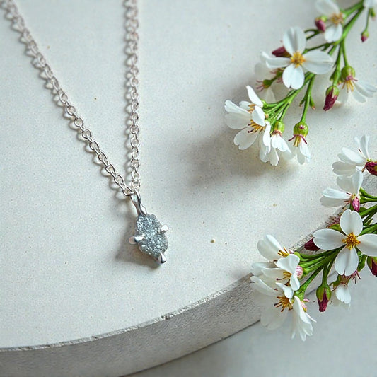 Collana con diamante grezzo