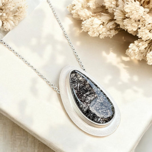 Collana con quarzo tormalinato