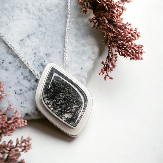 Collana con quarzo tormalinato