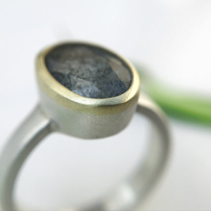 Anello REBEL con acquamarina scura