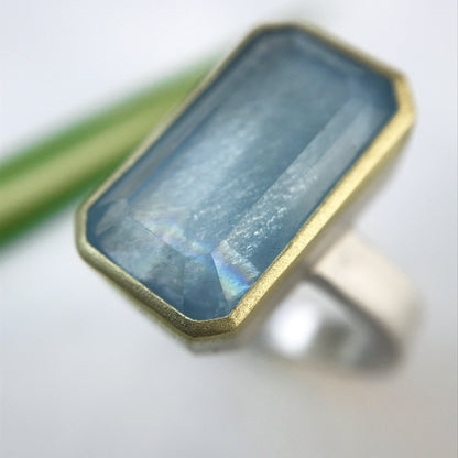 anello REBEL con acquamarina rettangolare
