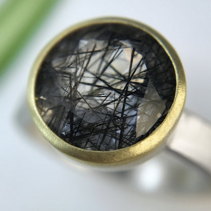 Anello REBEL con quarzo tormalinato