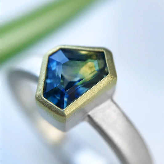 Anello REBEL con zaffiro bicolor
