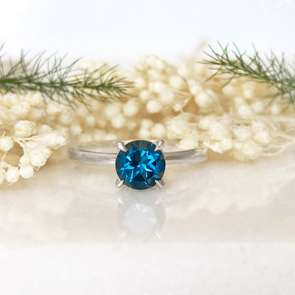 Solitario con Topazio London Blue