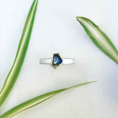 Anello REBEL con zaffiro bicolor