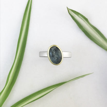 Anello REBEL con acquamarina scura