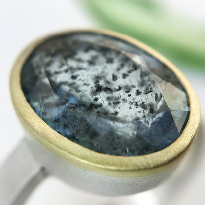 Anello REBEL con acquamarina grande