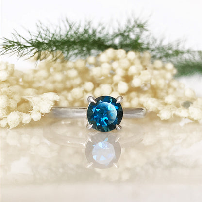 Solitario con Topazio London Blue
