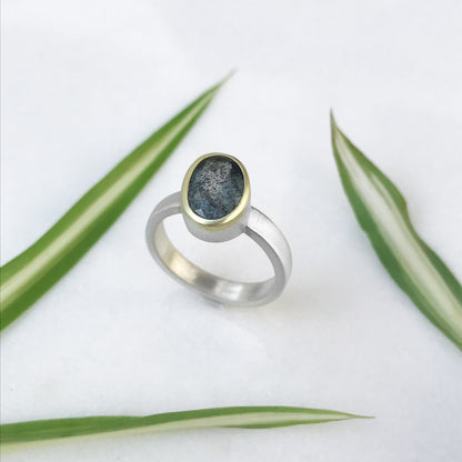 Anello REBEL con acquamarina scura