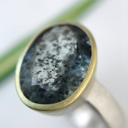 Anello REBEL con acquamarina grande