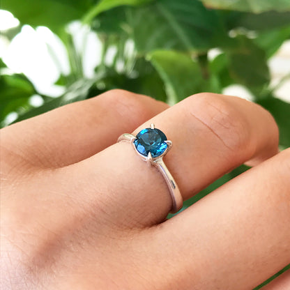 Solitario con Topazio London Blue