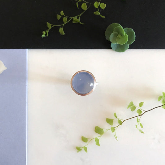 anello con calcedonio blu