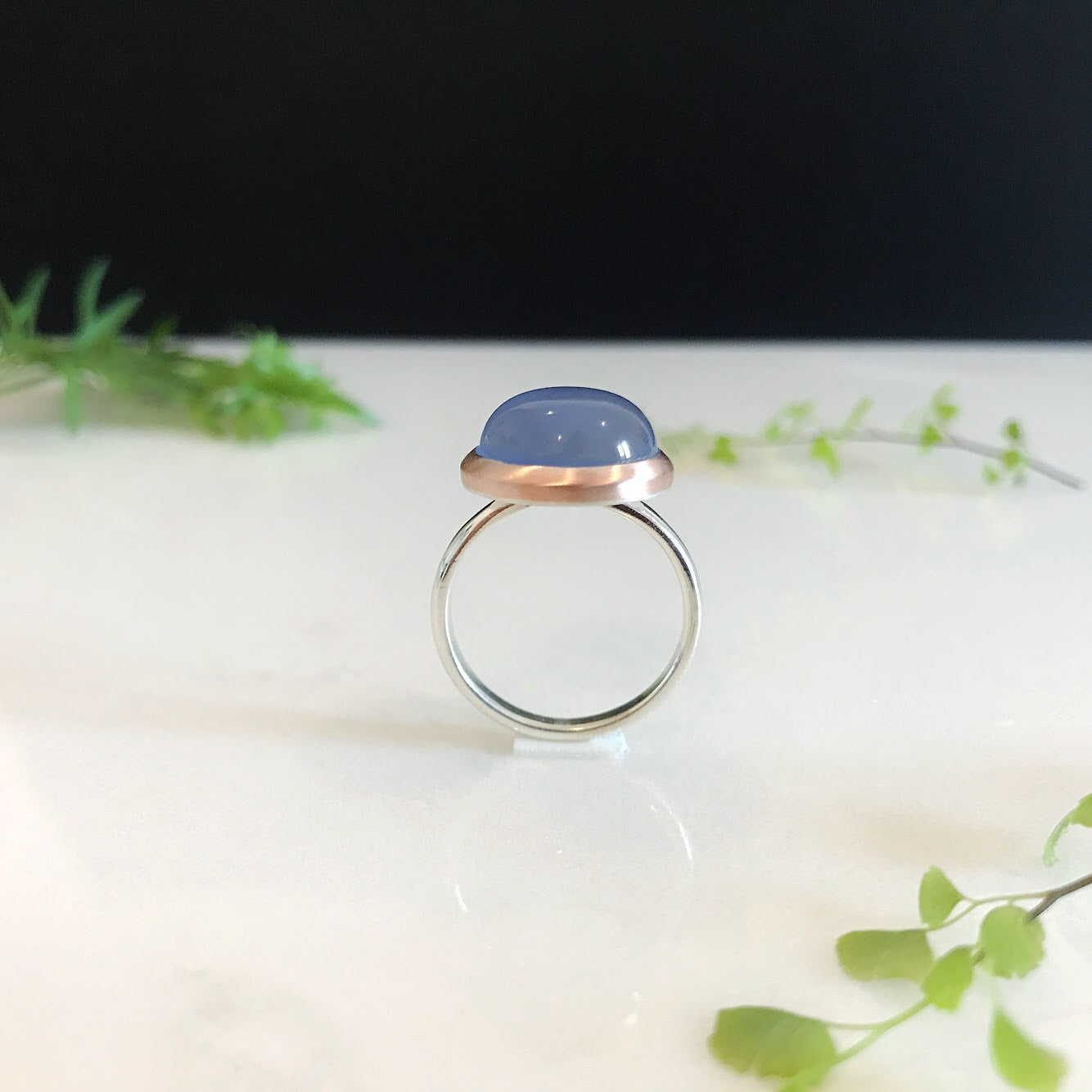 anello con calcedonio blu