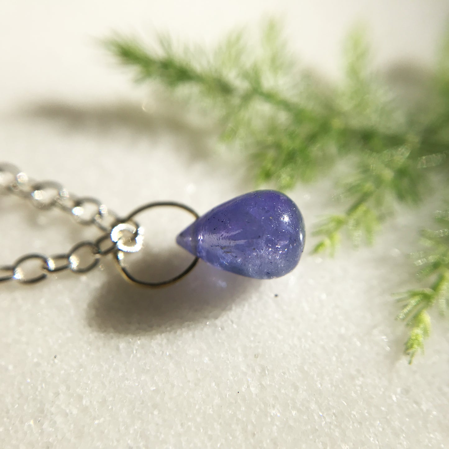 Collana con goccia in Tanzanite e oro