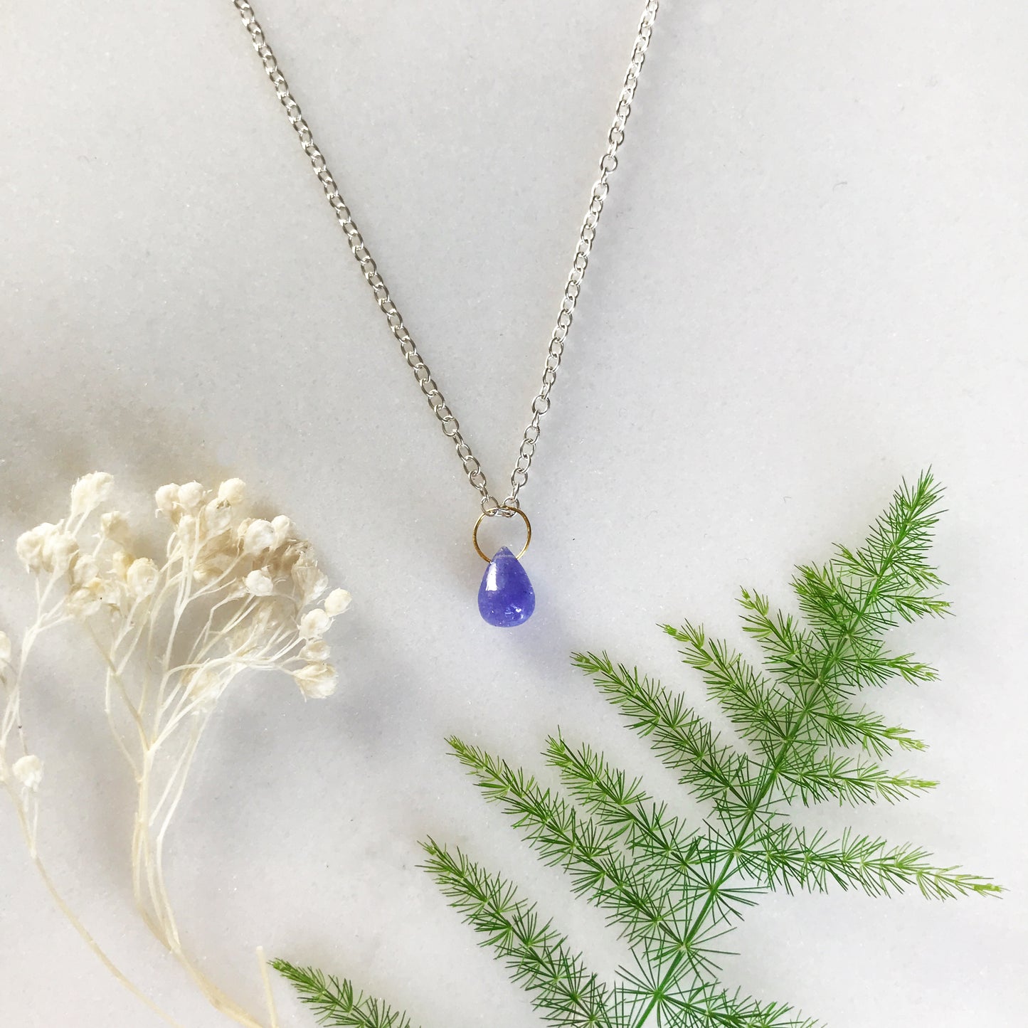 Collana con goccia in Tanzanite e oro